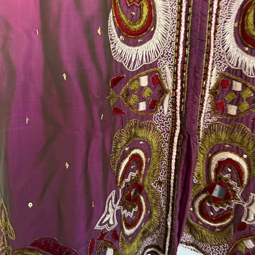 Embroidered Blouse - Picture 6 of 9